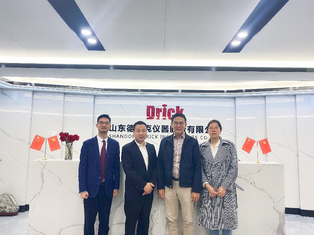 濟(jì)南市天橋區(qū)貿(mào)促會(huì)會(huì)長(zhǎng)孫正、海外機(jī)構(gòu)（中國(guó)）聯(lián)合辦公中心主任、山東省僑聯(lián)青委會(huì)副會(huì)長(zhǎng)李化冰一行蒞臨德瑞克考察指導(dǎo)